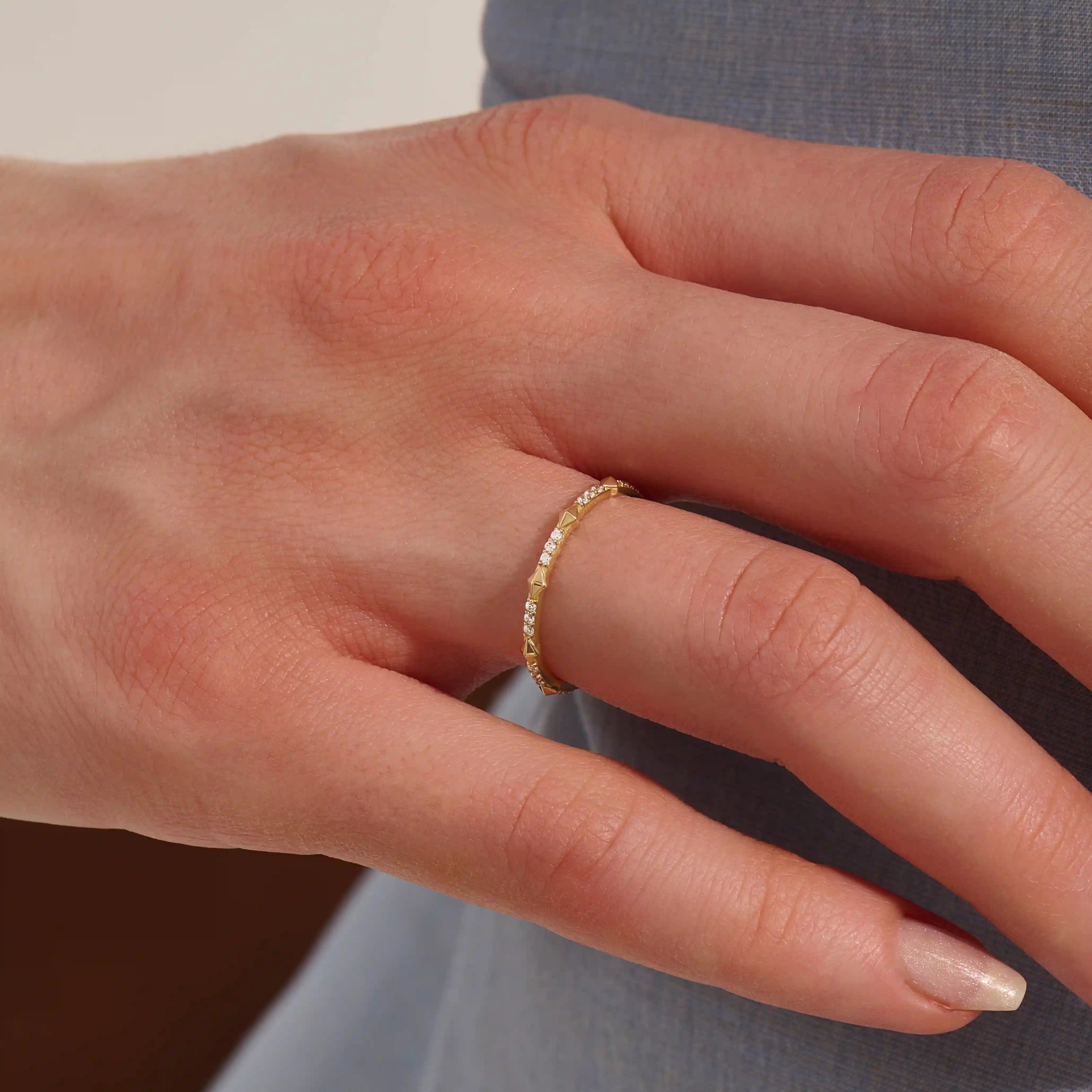 Model wears a 14k solid gold ultra-slim eternity spike stacking ring. Perfect for minimalist stacking and daily style.