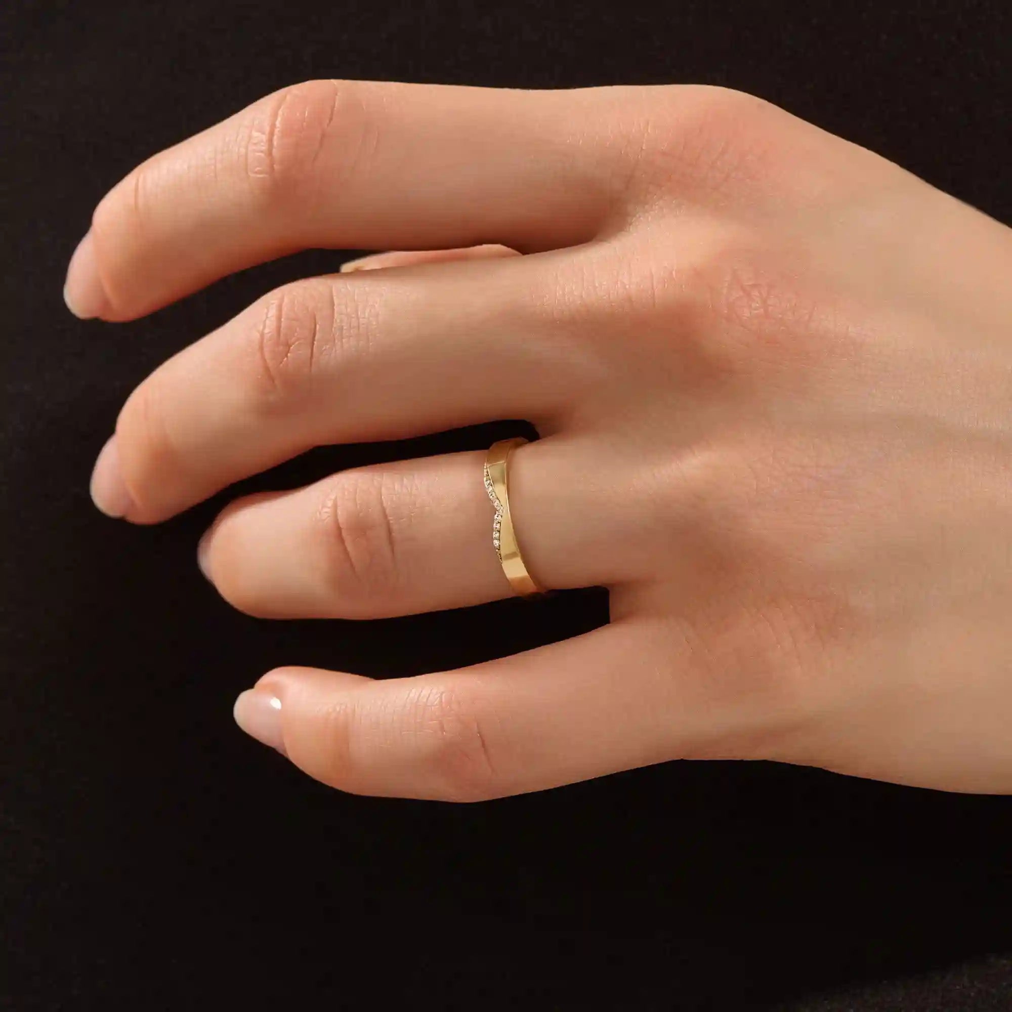 PAVE CZ V CURVE BAND WEDDING RING IN 14K SOLID GOLD