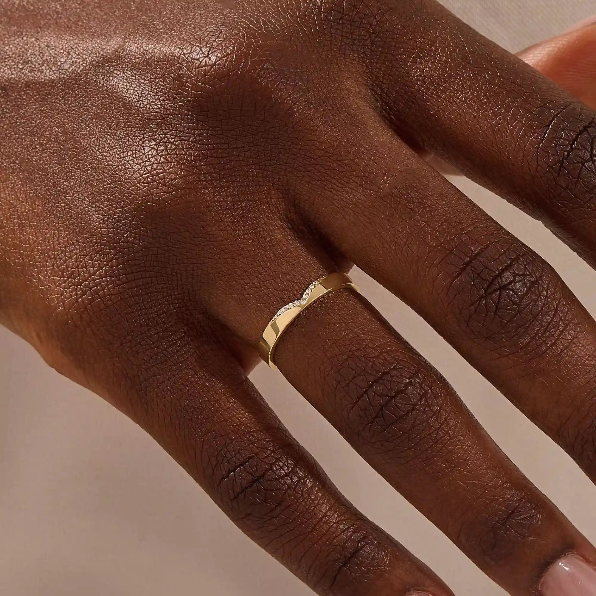 PAVE CZ V CURVE BAND WEDDING RING IN 14K SOLID GOLD