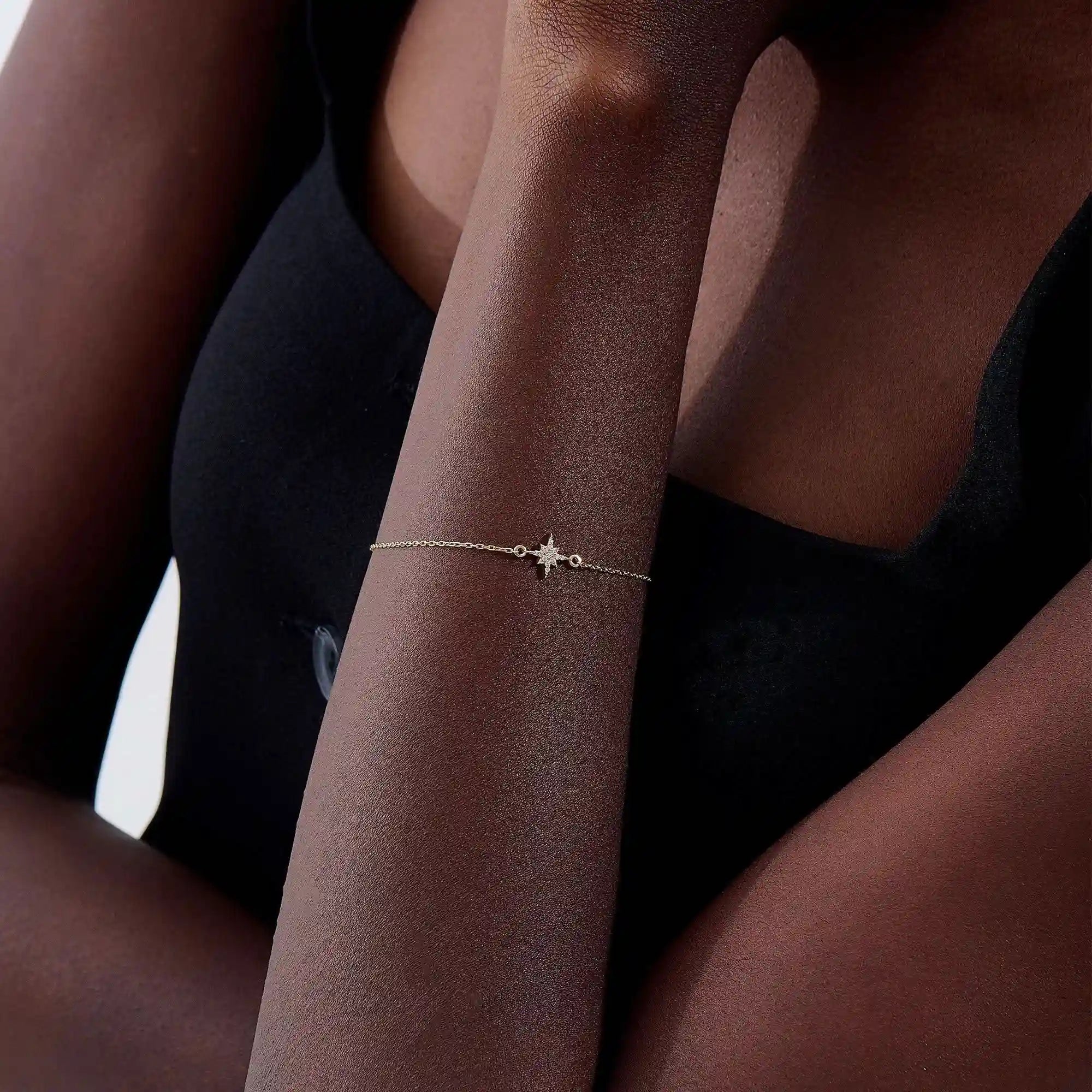 TINY STAR BRACELET IN SOLID GOLD
