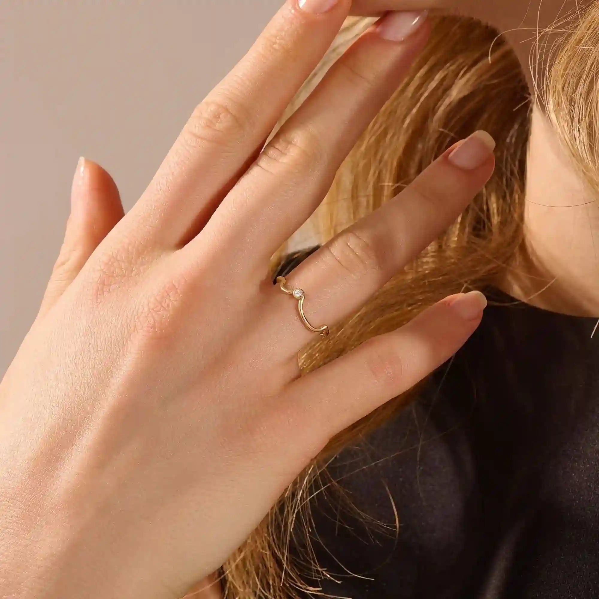 14K SOLID GOLD WAVY CURVE BEZEL MOISSANITE STACKING RING FOR WOMEN