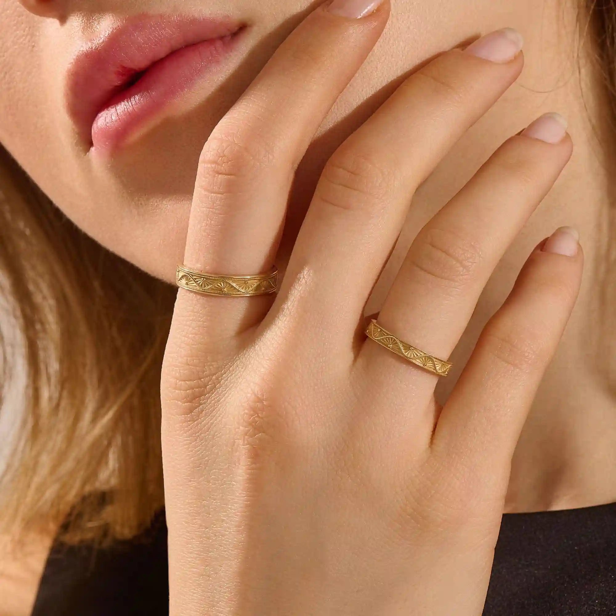 14K solid gold Flower Pattern alliance Band is the perfect unisex option as a wedding band14K solid gold Flower Pattern alliance Band is the perfect unisex option as a wedding band