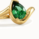 Solo Pear Emerald Wavy Ring