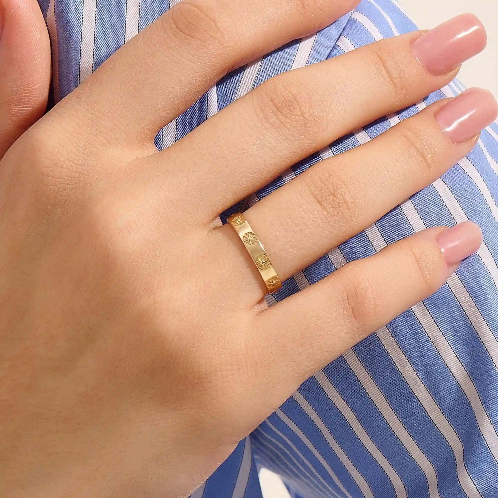 DAISY flower PATTERN 14k solid GOLD WEDDING BAND