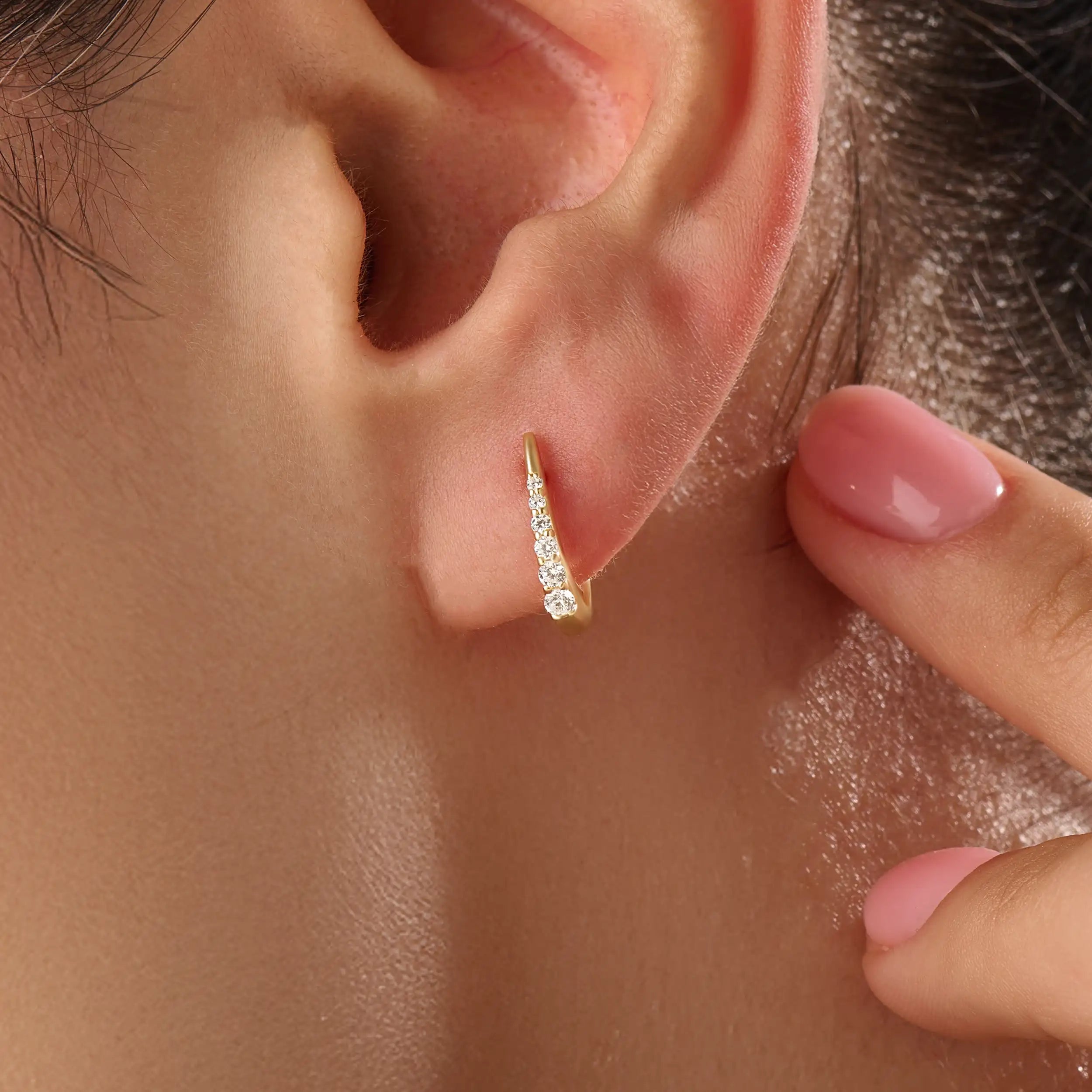 Model wearing 14k gold vermeil U shape hoop earrings that showcase their elegant curvature and radiant sparkle — perfect for both everyday wear and special occasions.
