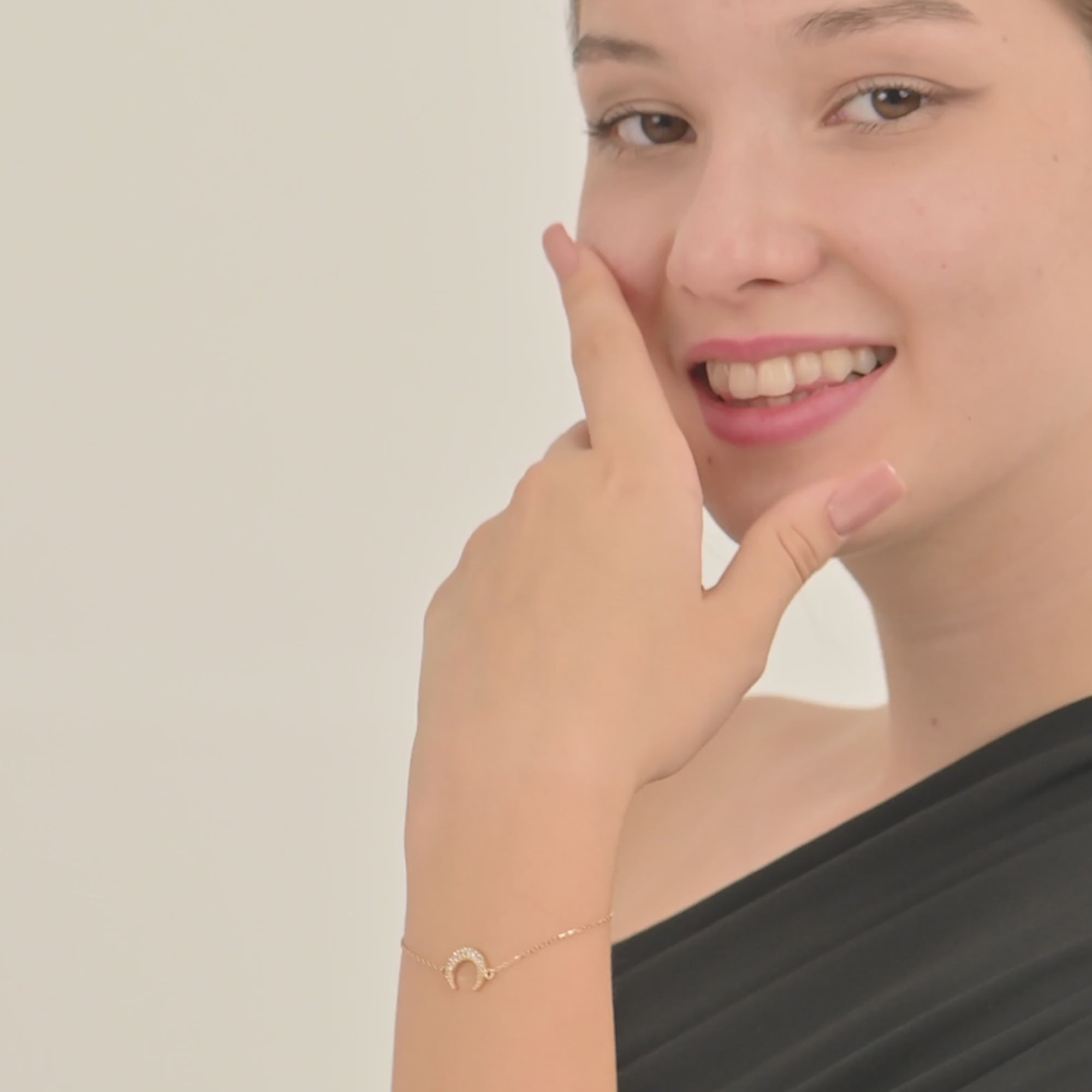 MOON CHARM BRACELET IN 14K SOLID GOLD