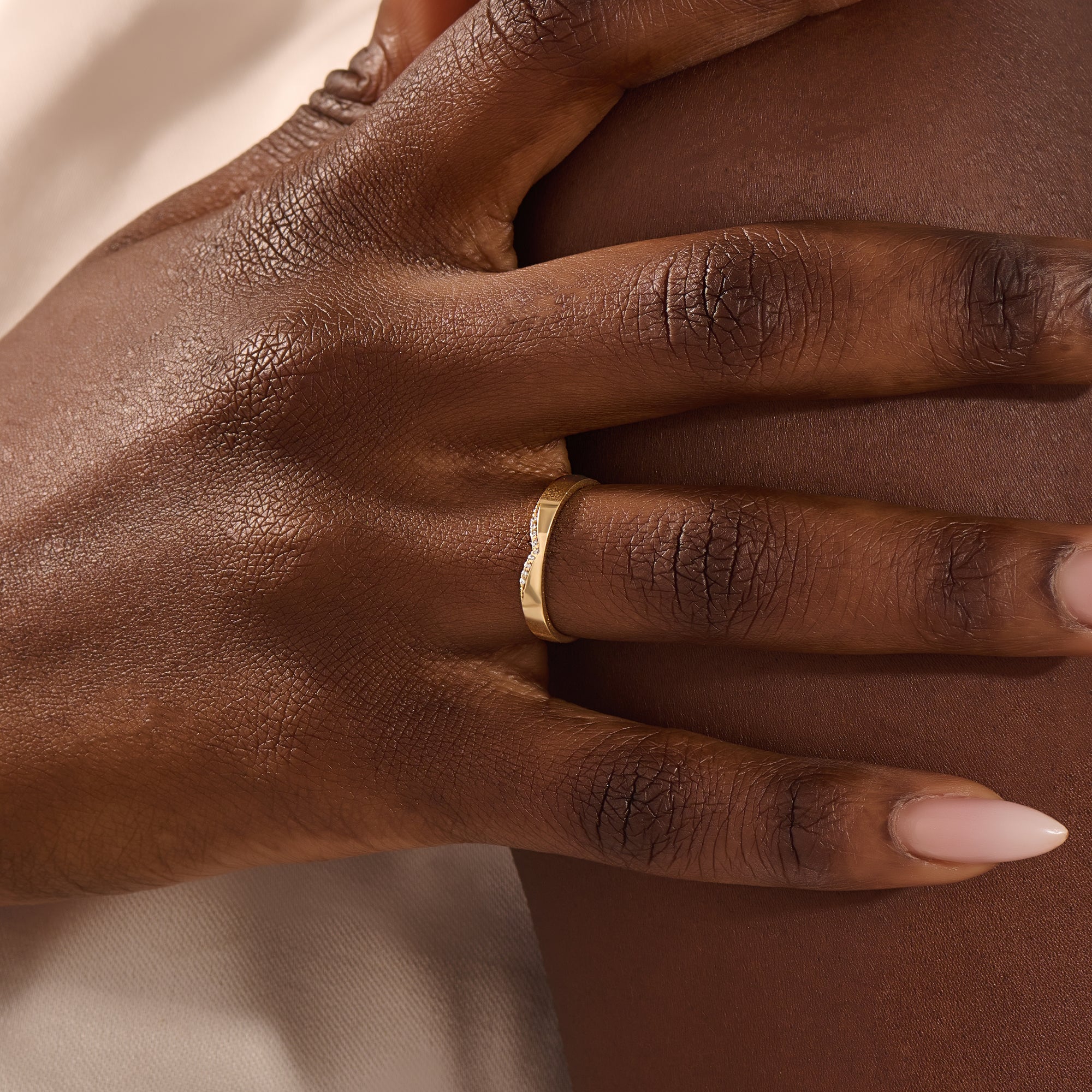 PAVE CZ V CURVE BAND WEDDING RING IN 14K SOLID GOLD
