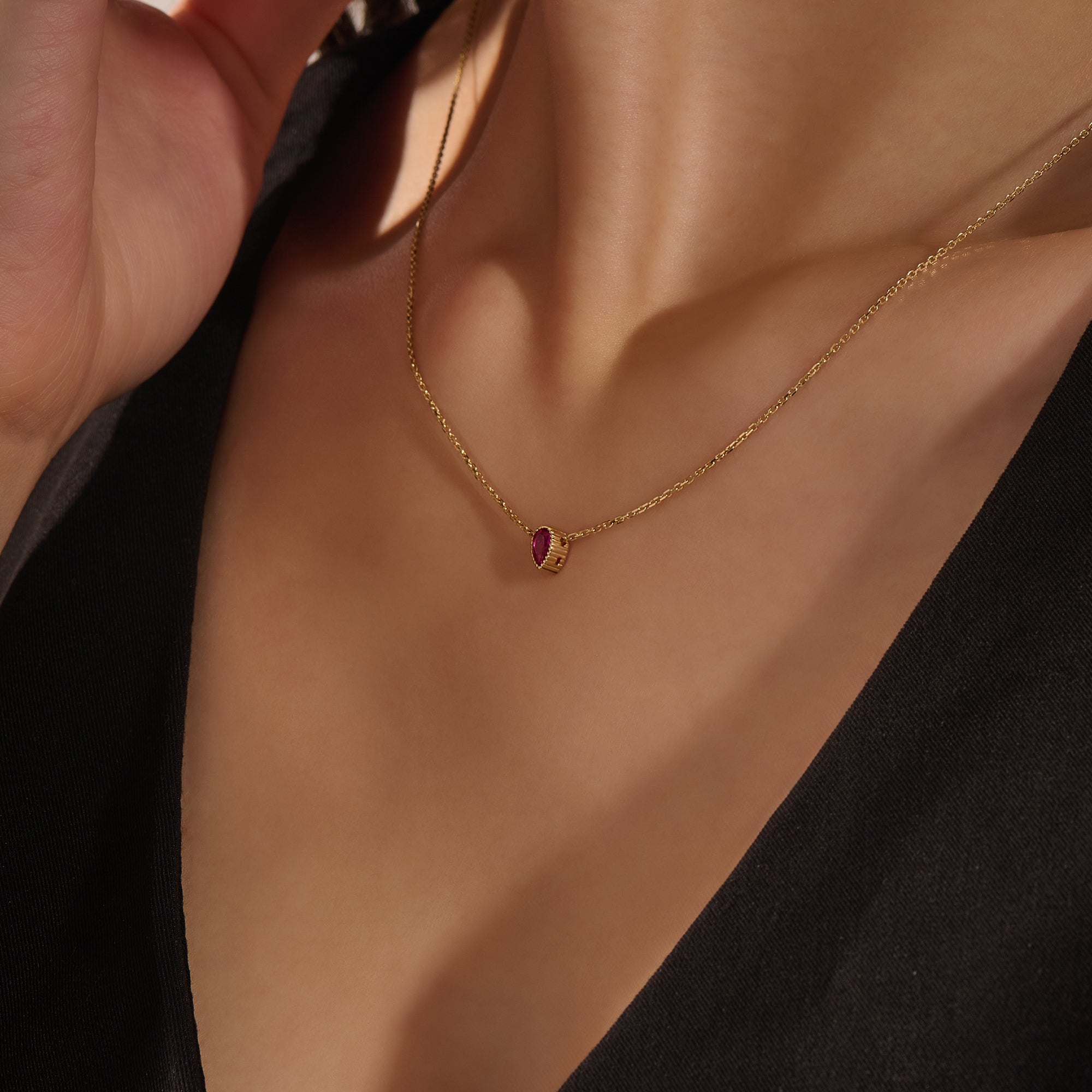 14K SOLID GOLD PEAR SHAPE PINK STONE MOVING CHARM NECKLACE